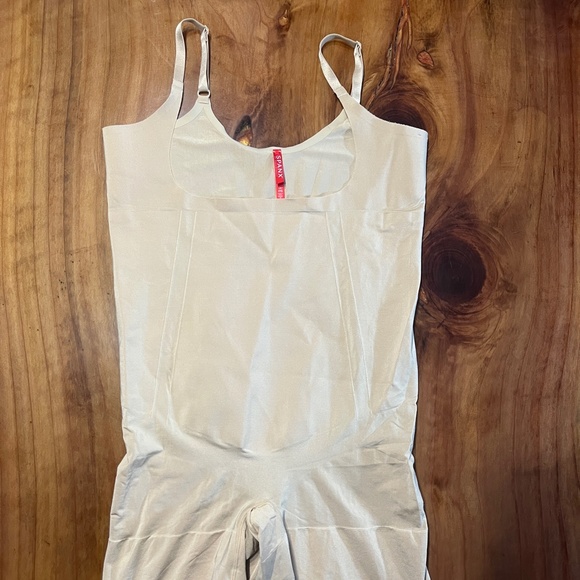 Spanx Women's Open Bust Mid Thigh Bodysuit Tan Beige Plus size 1X 10130 MM10 - Picture 2 of 5